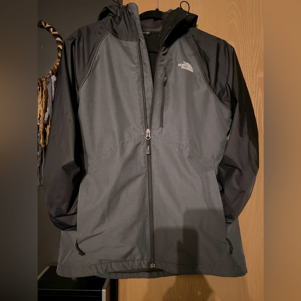 North face jacket great condition only worn a handful of times.